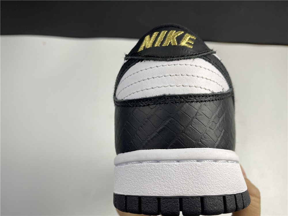 S*p*e x Nike SB Dunk Low DH3228-102