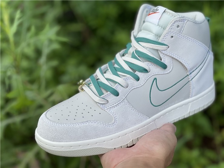 Dunk High SE 