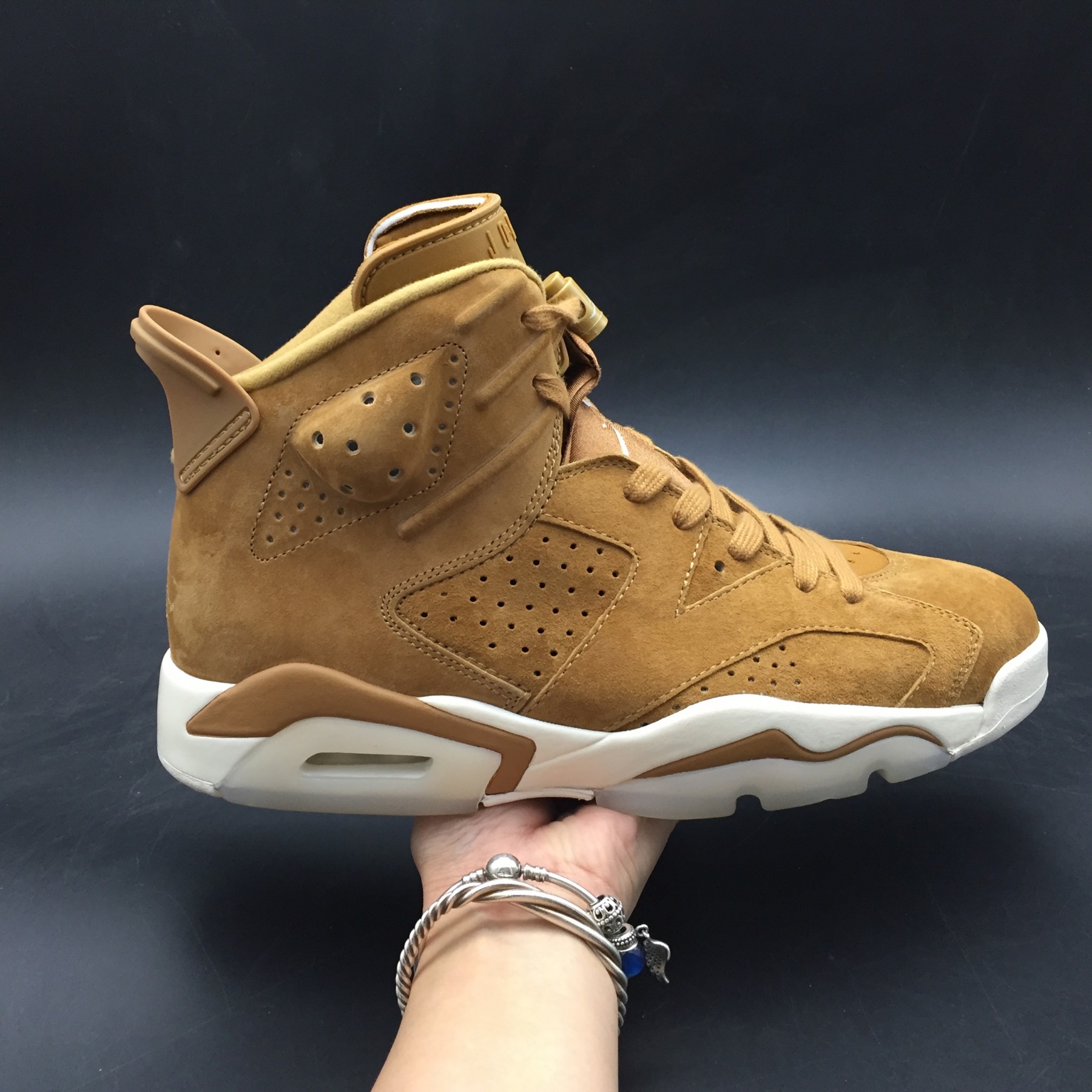 AIR JORDAN 6 RETRO "GOLDEN HARVEST" 384664-705