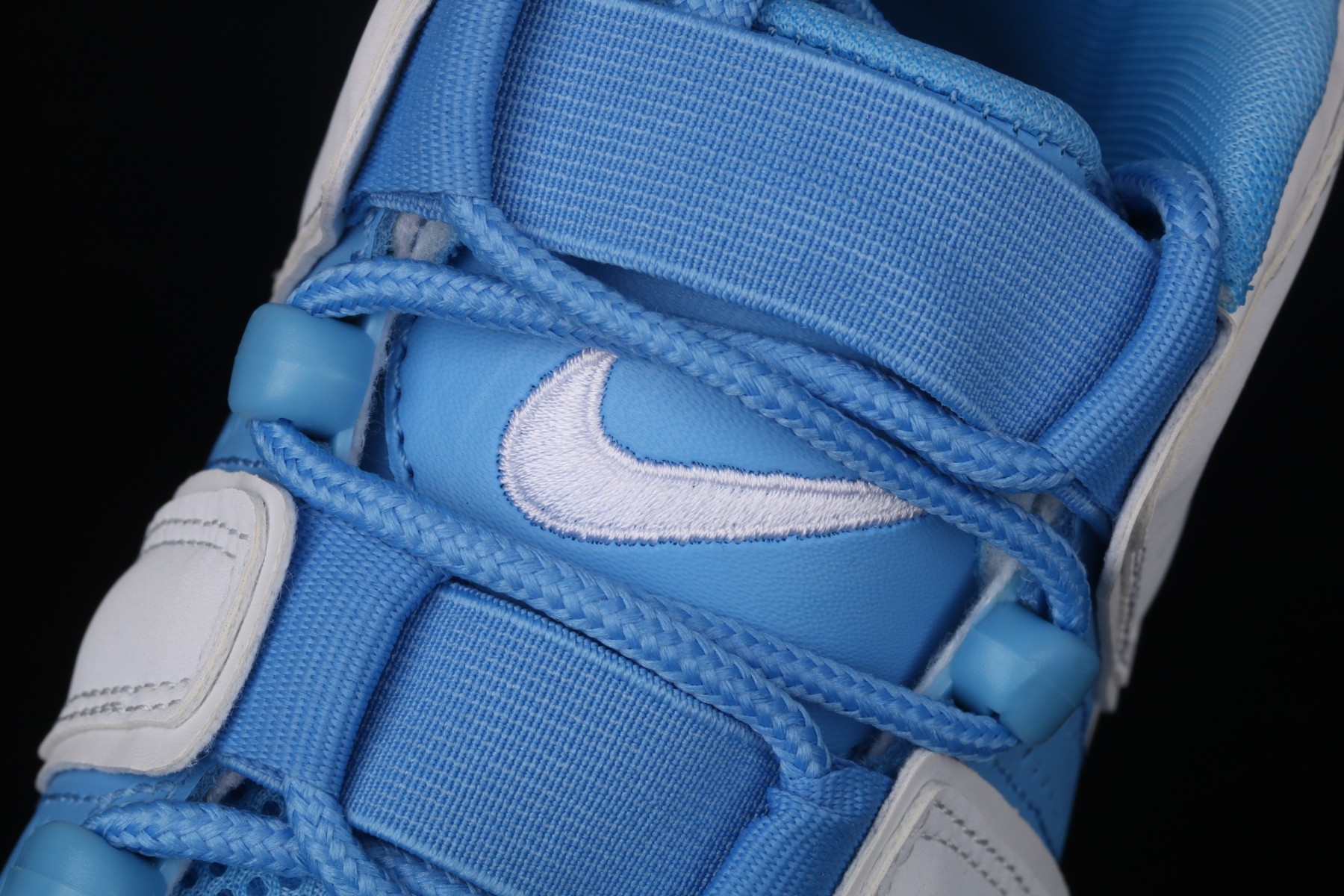 Nike Air More Uptempo “University Blue”  921948-401