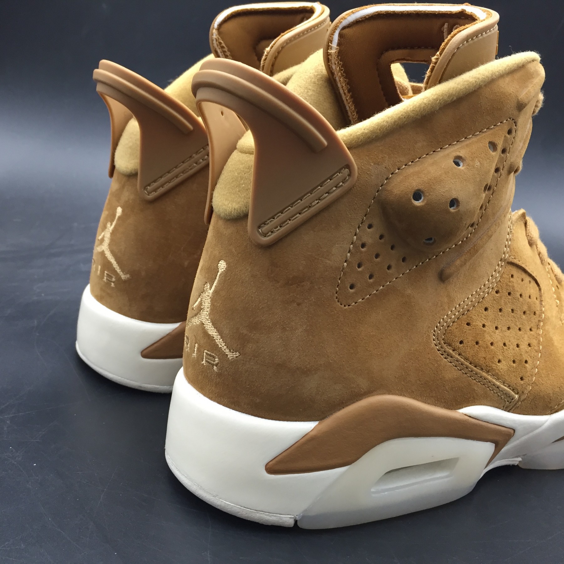 AIR JORDAN 6 RETRO "GOLDEN HARVEST" 384664-705