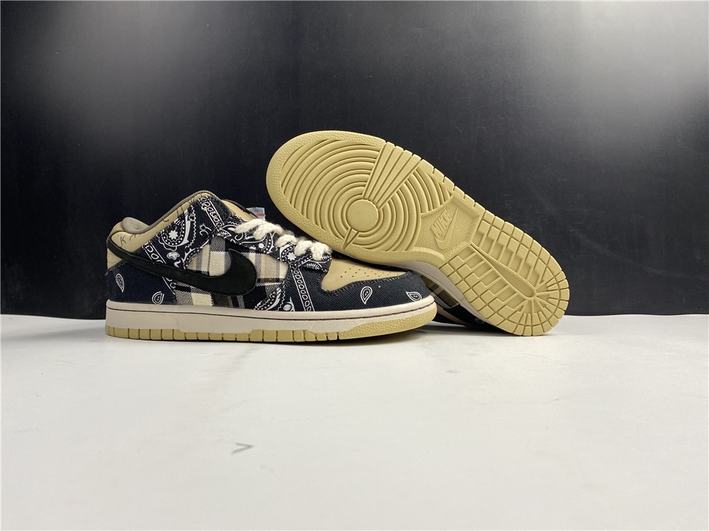 Travis Scott x Nike SB Dunk Low  CT5053-001