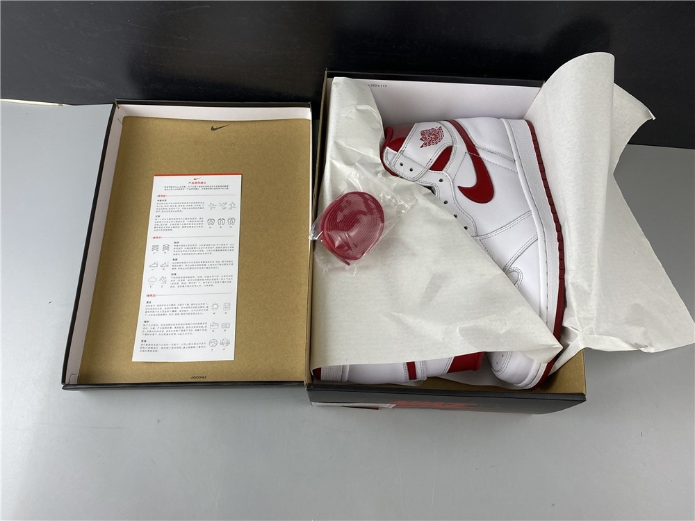 AIR JORDAN 1 RETRO HIGH OG “METALLIC RED”  555088-103