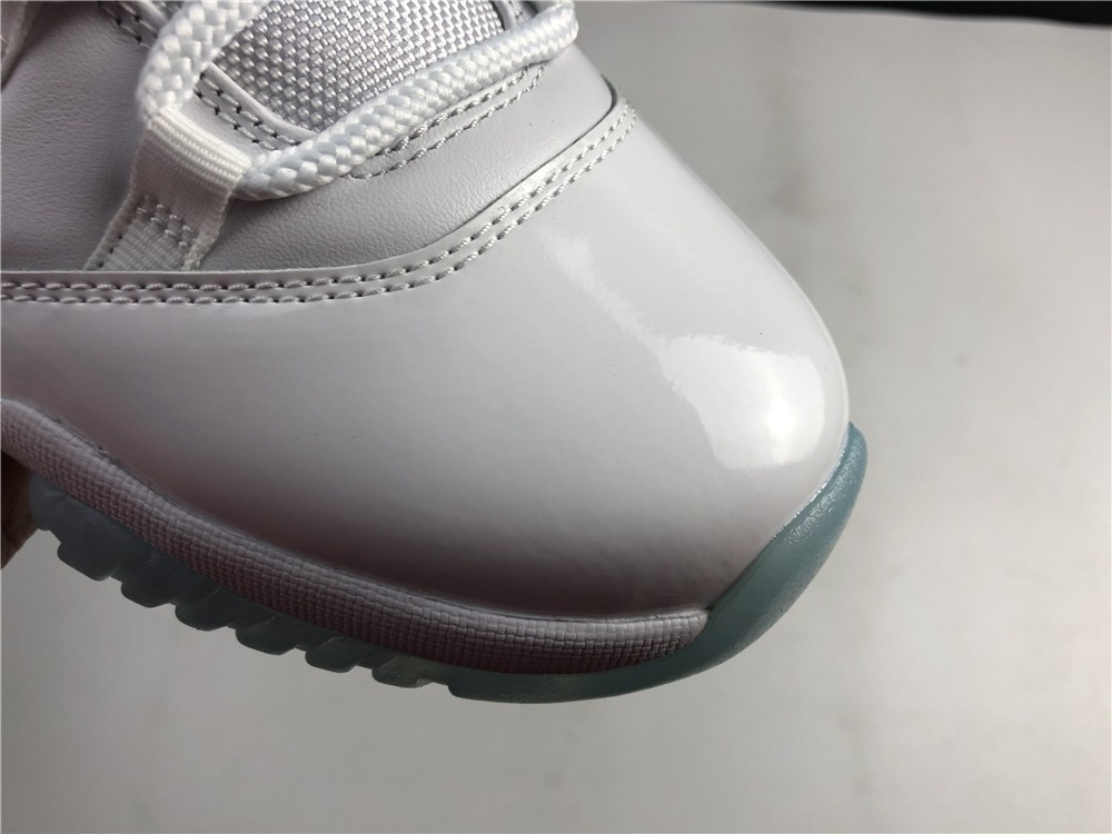 Air Jordan 11 Low”Legend Blue“ AV2187-117