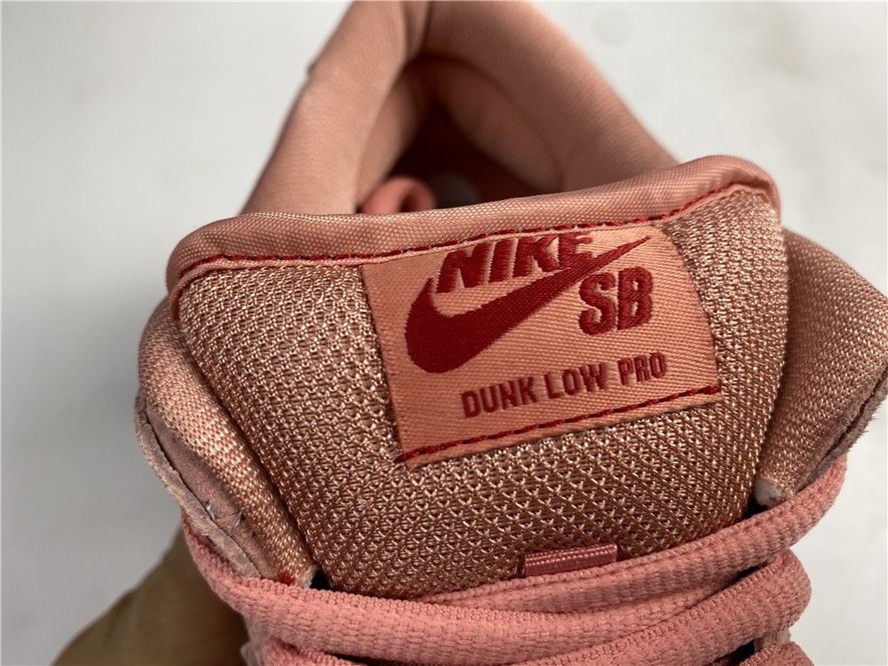 Nike SB Dunk Low “Pink” HG CV1655-600