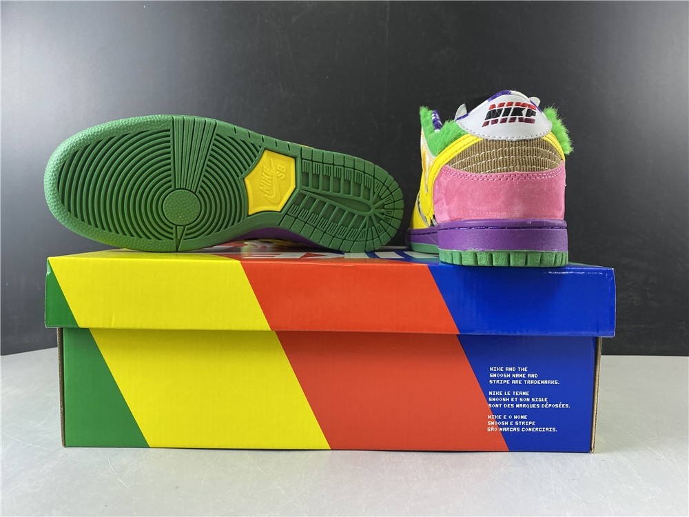 Nike SB Dunk Low Pro IW  318403-137
