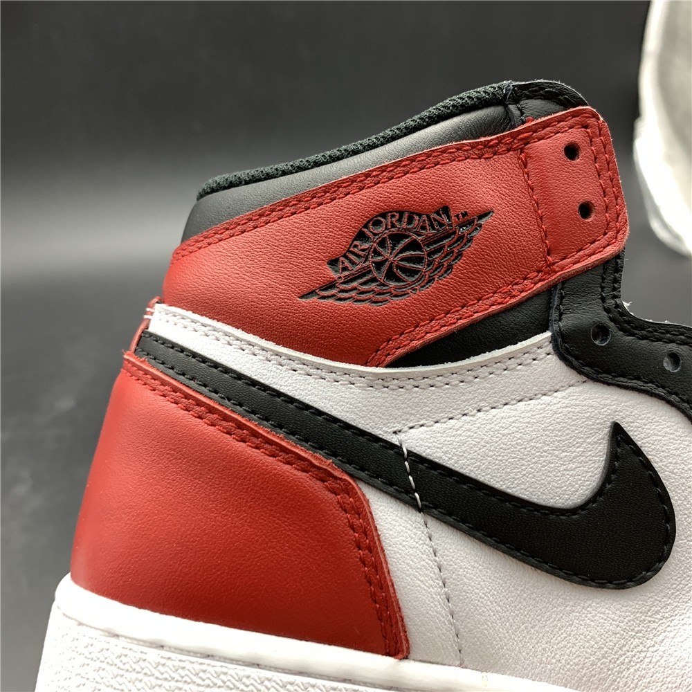 AIR JORDAN 1 High OG “Black Toe” white/ black-varsity red  555088-125