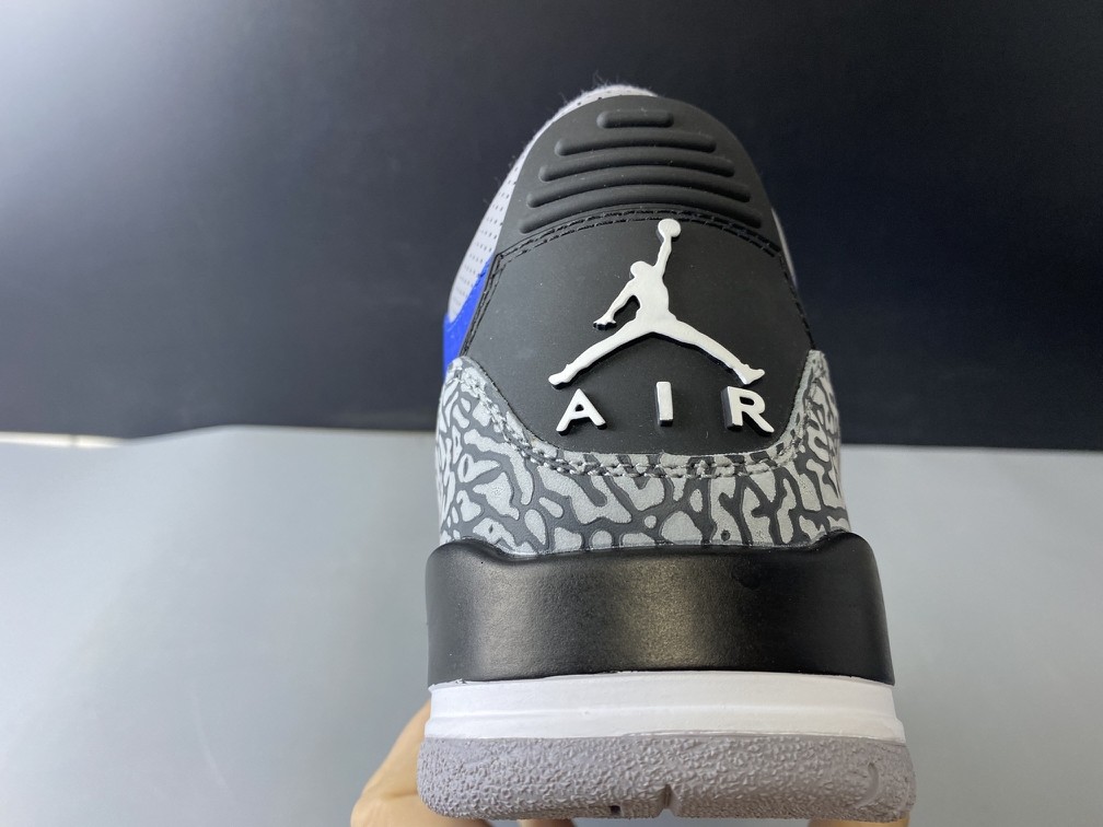 Air Jordan 3 “Varsity Royal” CT8532-400
