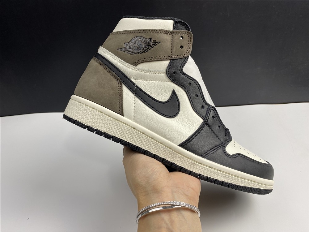 Air Jordan 1 High OG “Dark Mocha" 555088-105
