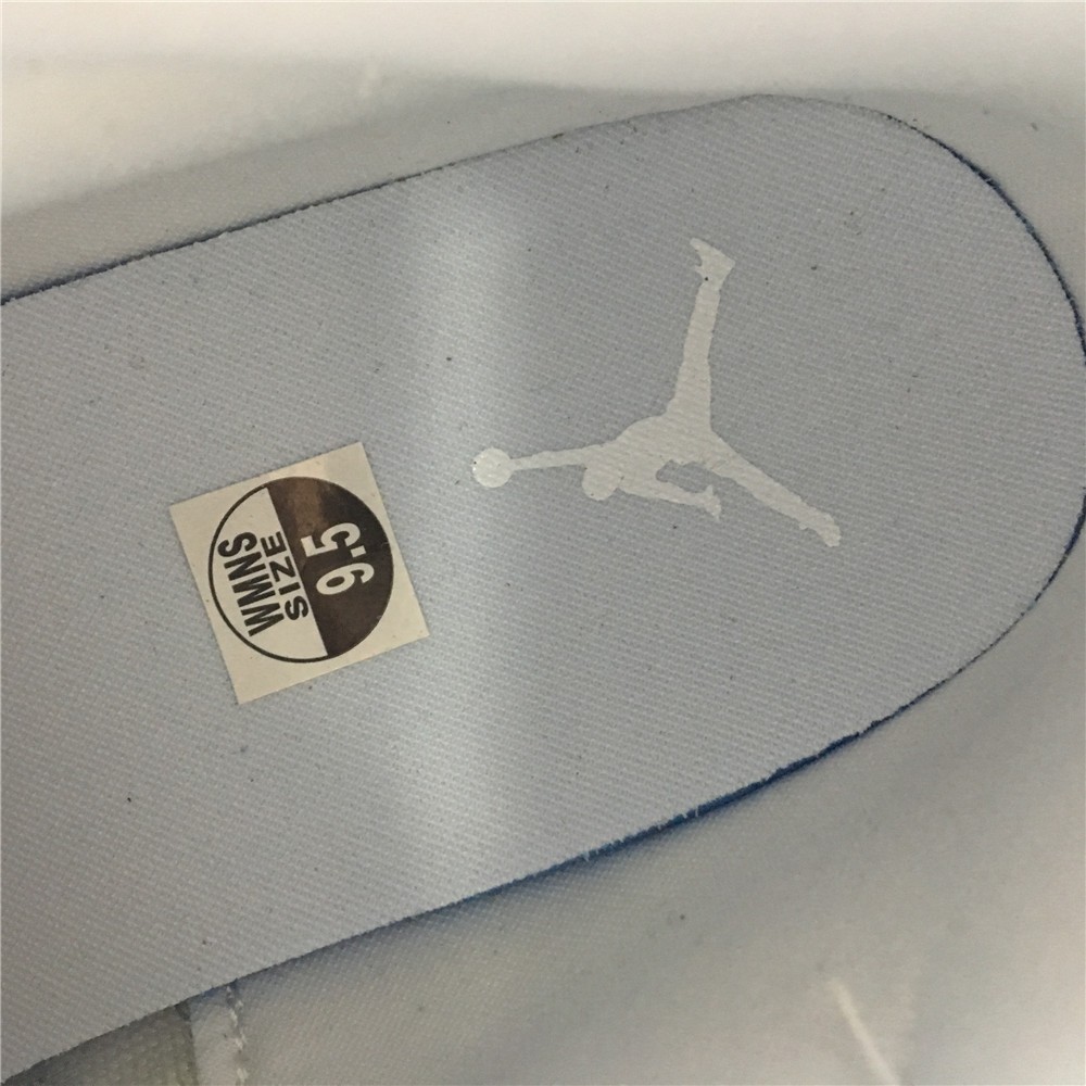 Air Jordan 11 WMNS “Metallic Silver” AR0715-100