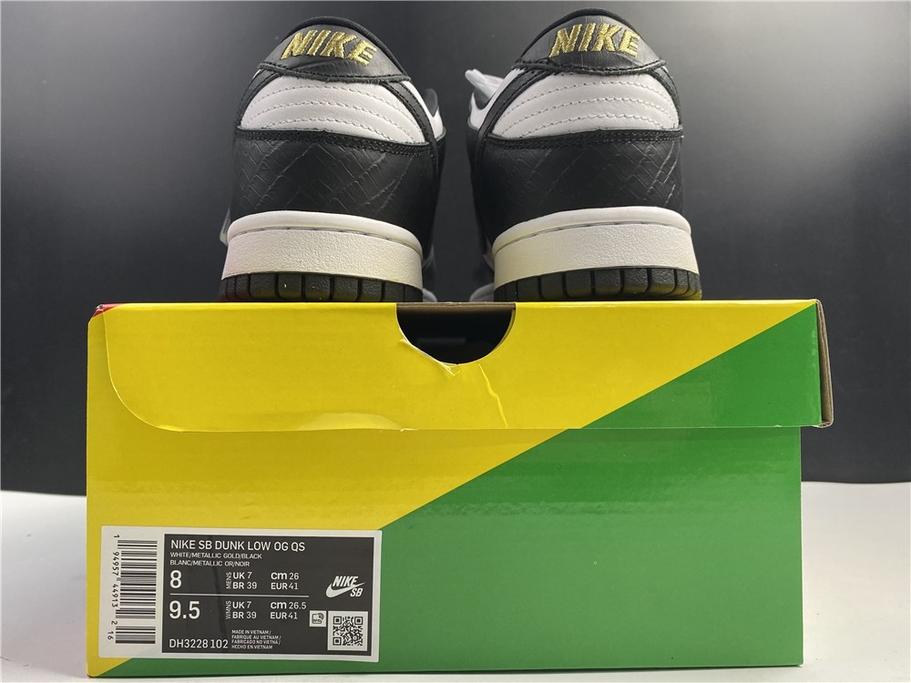 S*p*e x Nike SB Dunk Low DH3228-102