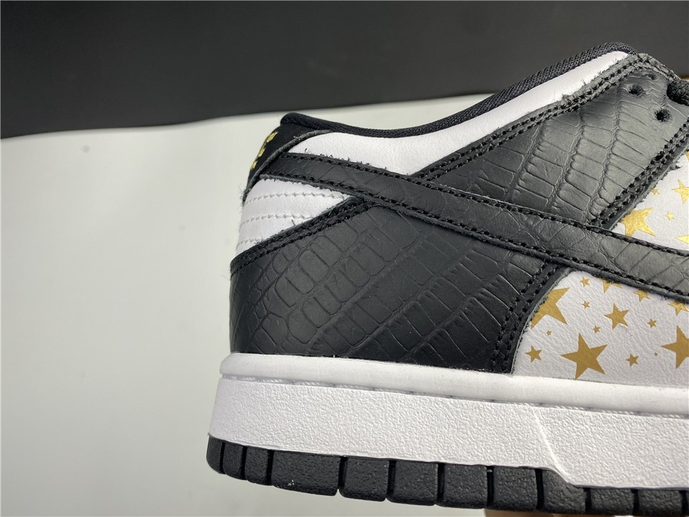 S*p*e x Nike SB Dunk Low DH3228-102