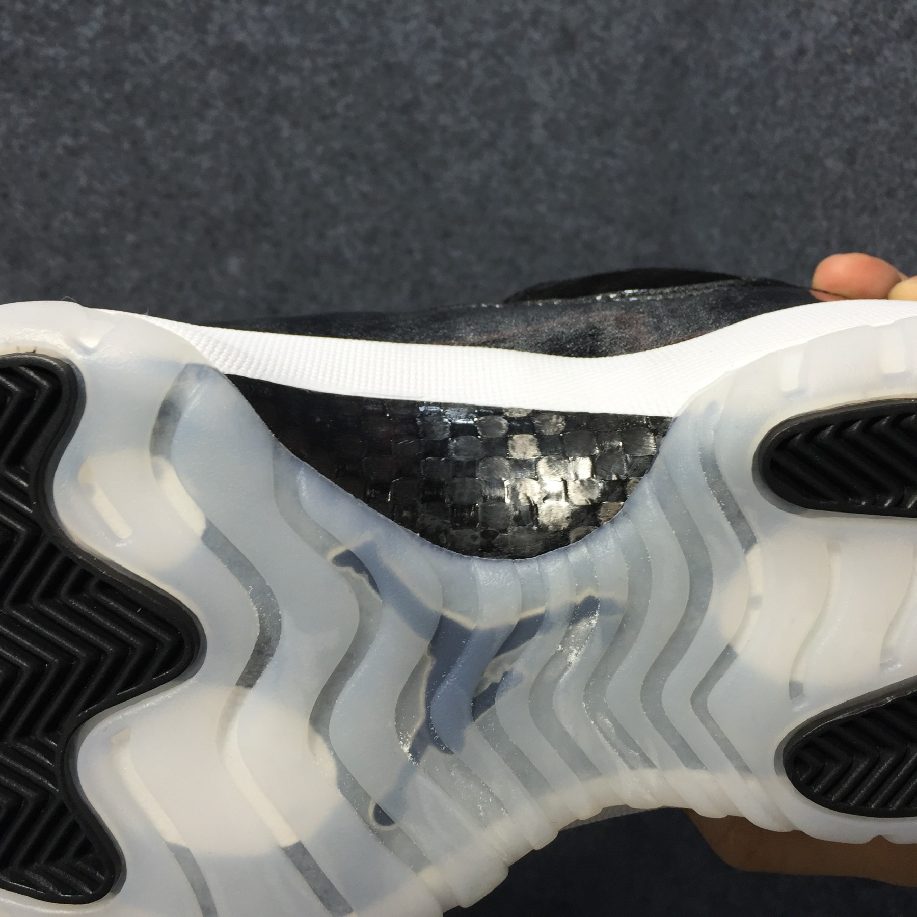 AIR JORDAN 11 RETRO LOW BG  "BARON"  528895-010