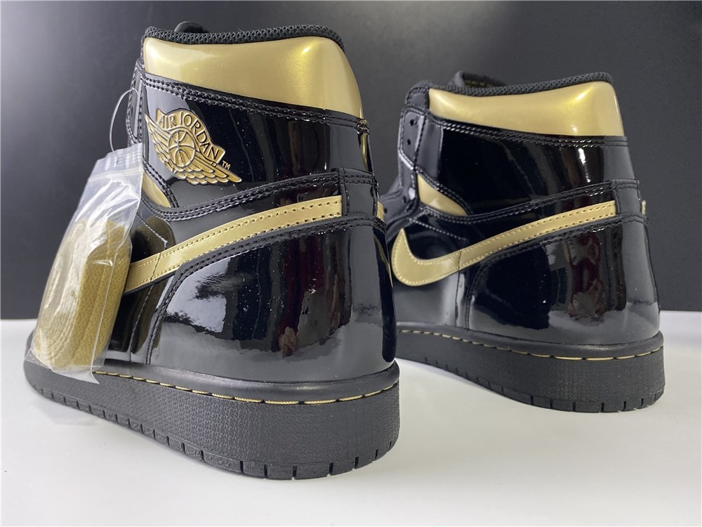 AIR JORDAN 1 RETRO HIGH BLACK METALLIC GOLD (2020) 555088-032