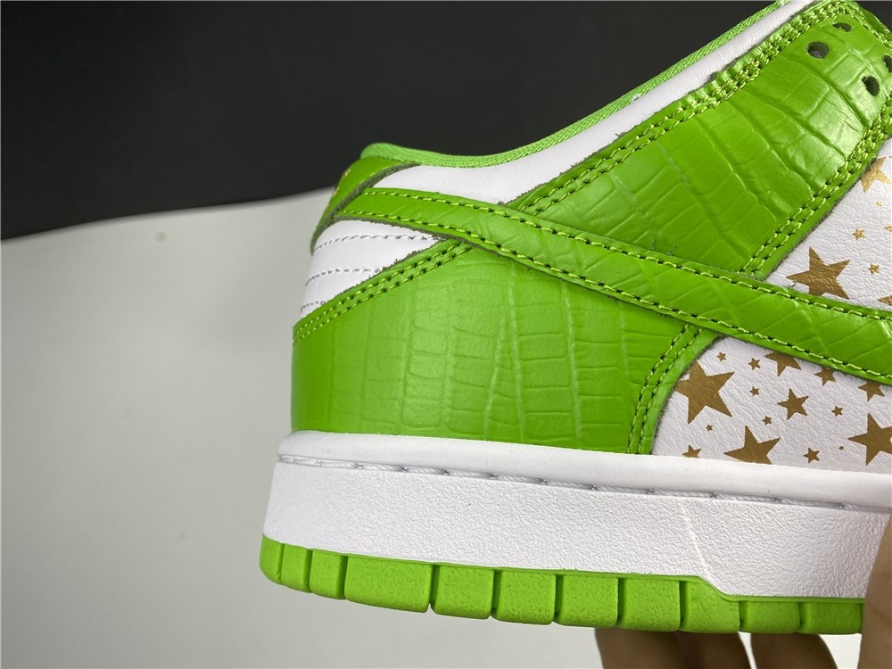 S*p*e x Nike SB Dunk Low DH3228-101