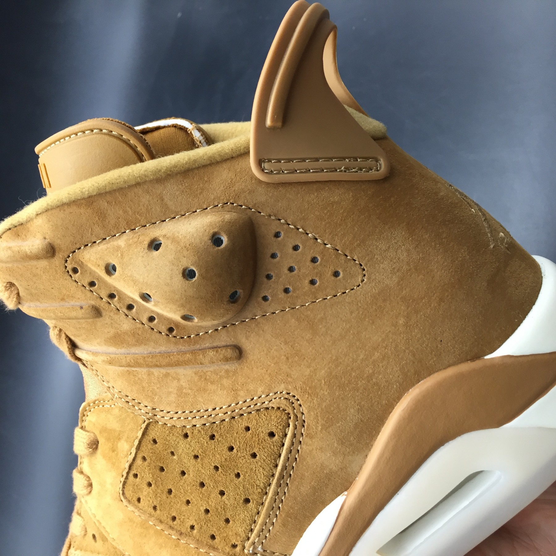 AIR JORDAN 6 RETRO "GOLDEN HARVEST" 384664-705