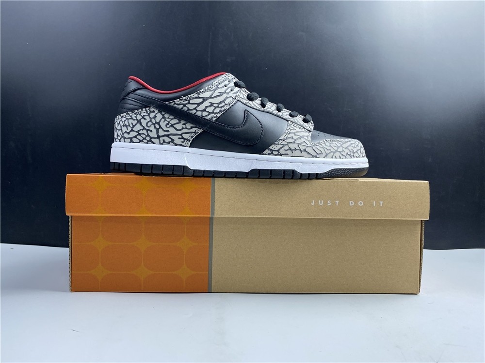 S*p*e × Nike SB Dunk Low “Black Cement"  304292-131