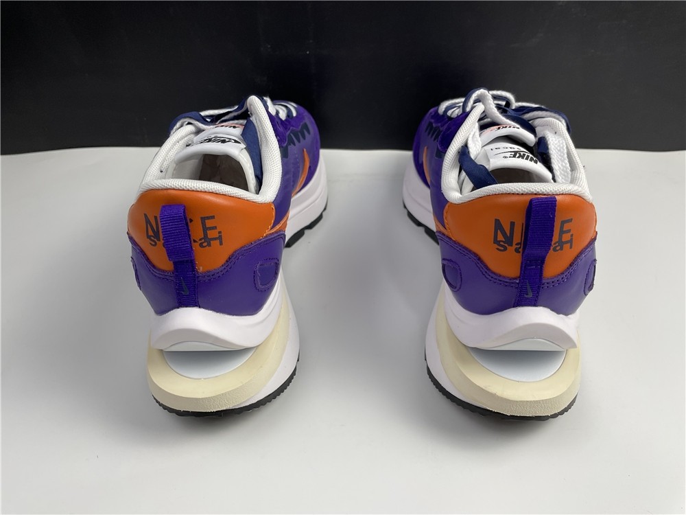 sacai x Nike VaporWaffle 3.0 P  DD1875-500