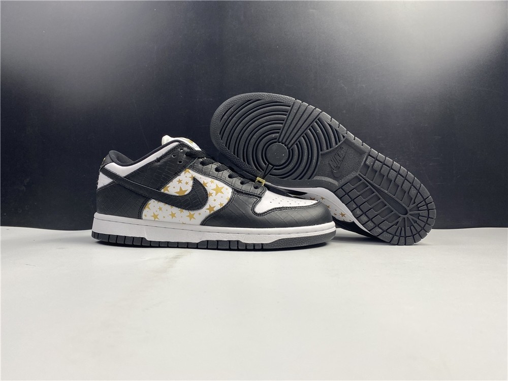 S*p*e x Nike SB Dunk Low DH3228-102