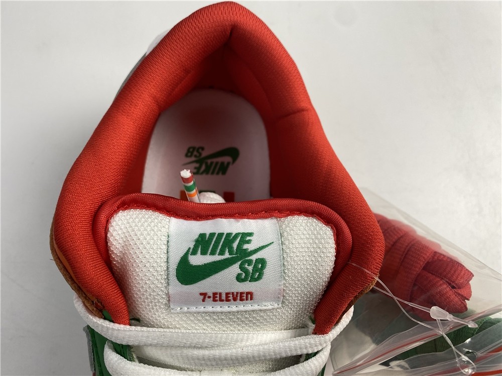 NIKE SB DUNK LOW 7-ELEVEN x CZ5130-600