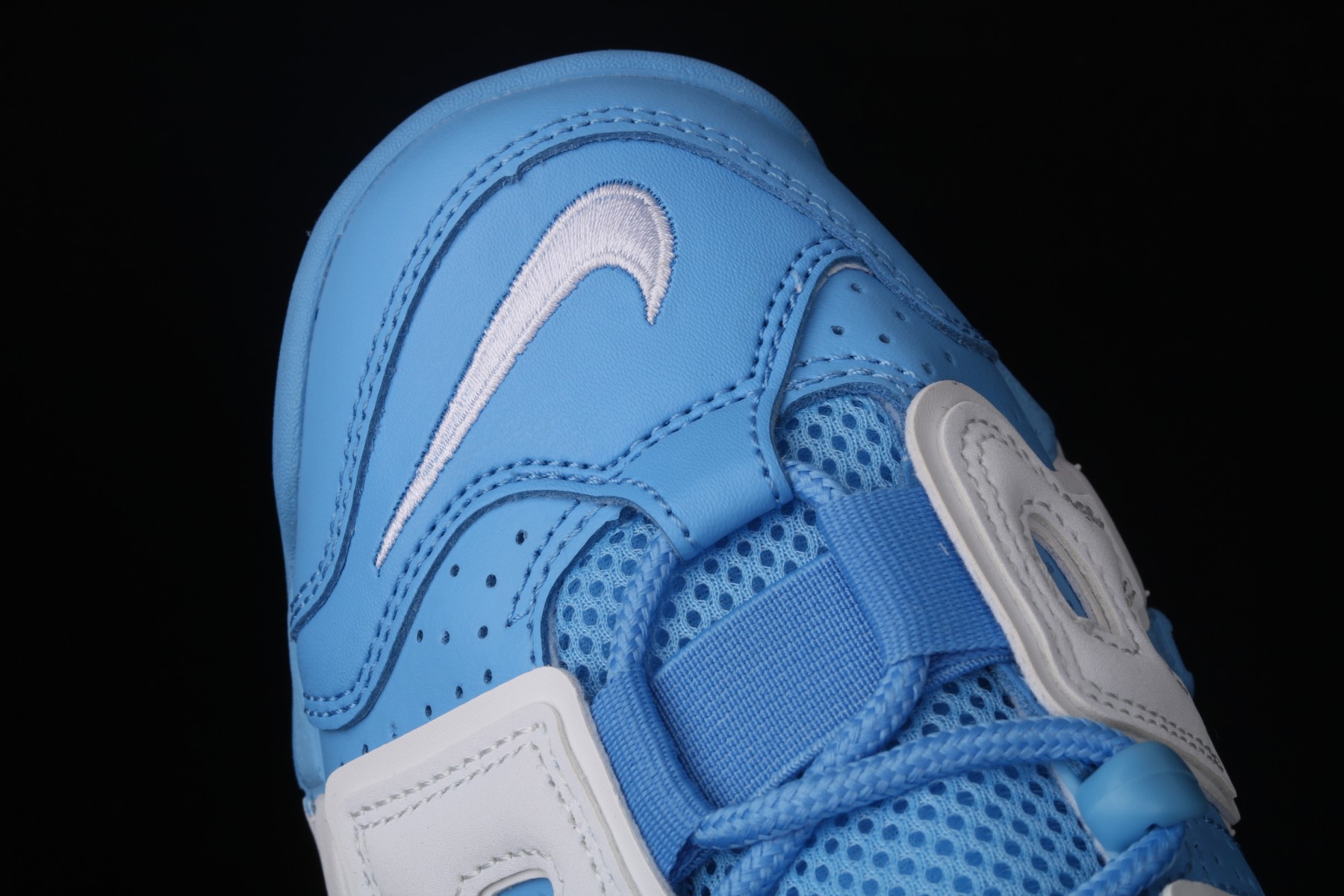 Nike Air More Uptempo “University Blue”  921948-401