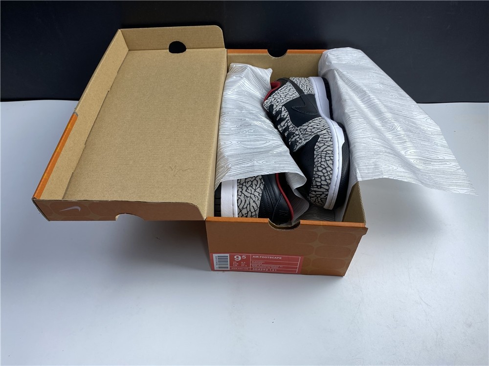 S*p*e × Nike SB Dunk Low “Black Cement"  304292-131