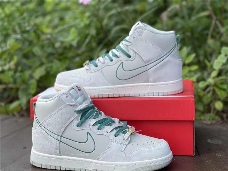 Dunk High SE 