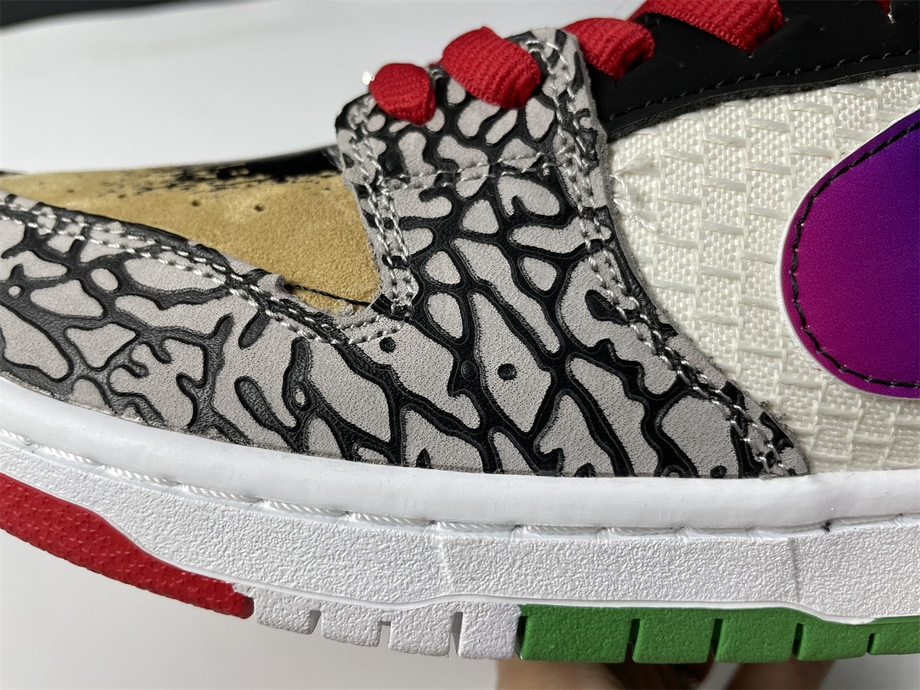 Nike SB Dunk Low”Snkrs" Dunk CZ2239-600