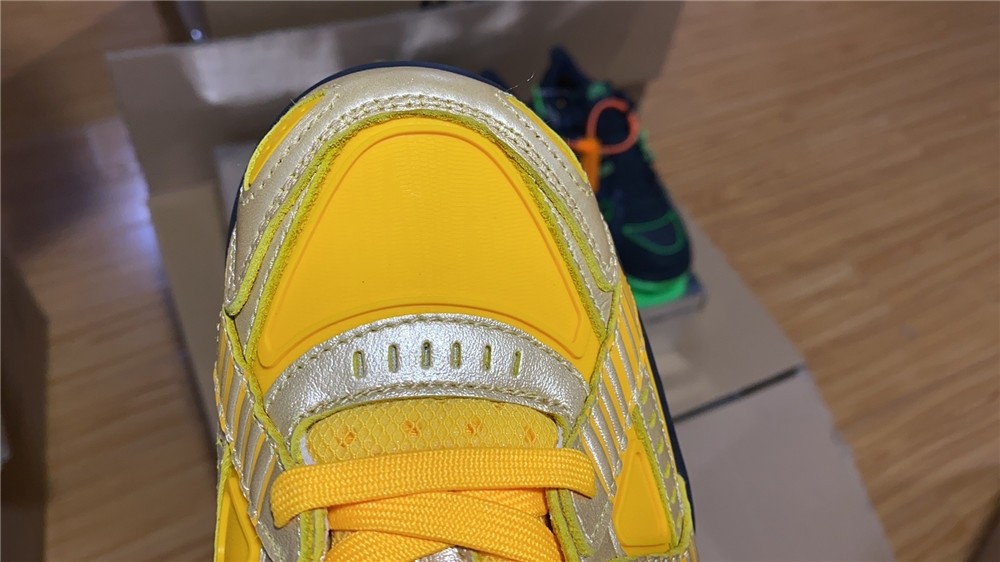 OFF-WHITE x Nike Air Rubber Dunk “University Gold” CU6015-700