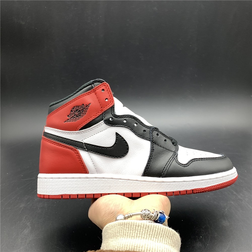 AIR JORDAN 1 High OG “Black Toe” white/ black-varsity red  555088-125