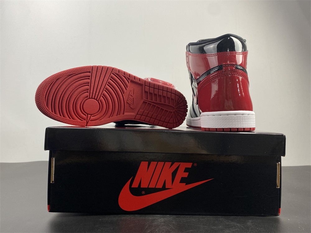 AIR JORDAN 1 HIGH OG 