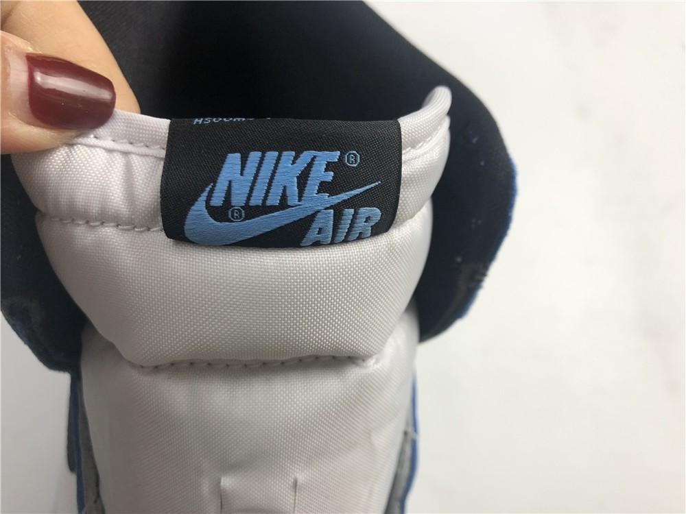 Air Jordan 1 High OG “University Blue“ 555088-134