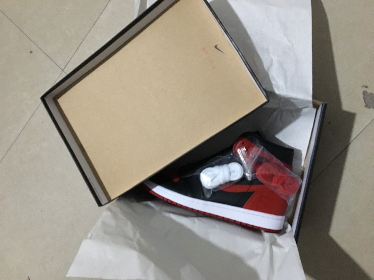 AJ1 Air Jordan 1 Retro High OG Banned  555088-001