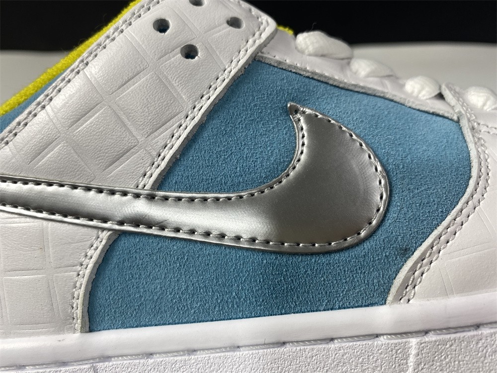 How the FTC x Nike SB Dunk Low Looks On-Feet  DH7687-400