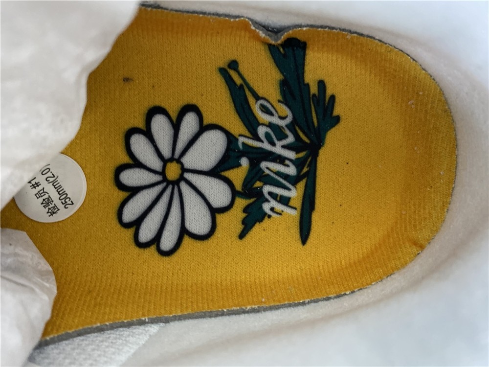 Nike Air Force 1 “Daisy Pack” CW5859-100