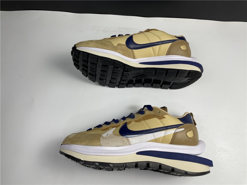 sacai x Nike VaporWaffle 3.0 Z DD1875-200