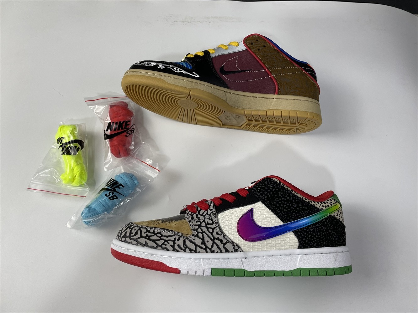 Nike SB Dunk Low”Snkrs" Dunk CZ2239-600
