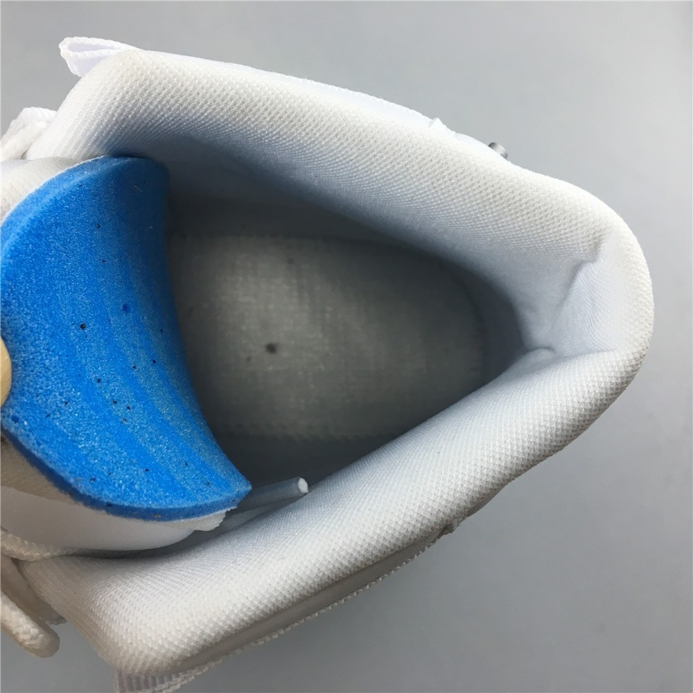 Air Jordan 11 WMNS “Metallic Silver” AR0715-100