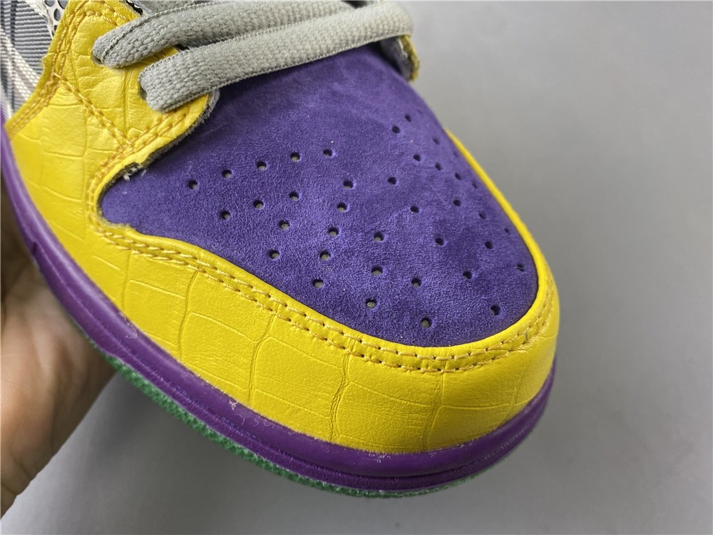 Nike SB Dunk Low Pro IW  318403-137