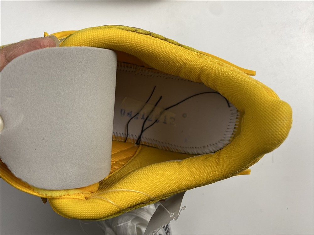 OFF-WHITE x Nike Air Rubber Dunk “University Gold” CU6015-700