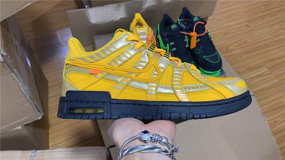OFF-WHITE x Nike Air Rubber Dunk “University Gold” CU6015-700