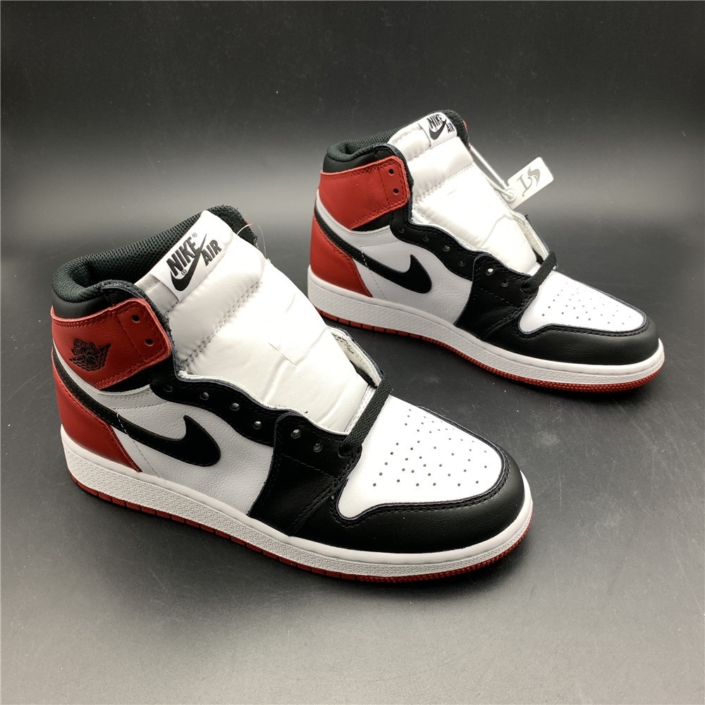 AIR JORDAN 1 High OG “Black Toe” white/ black-varsity red  555088-125