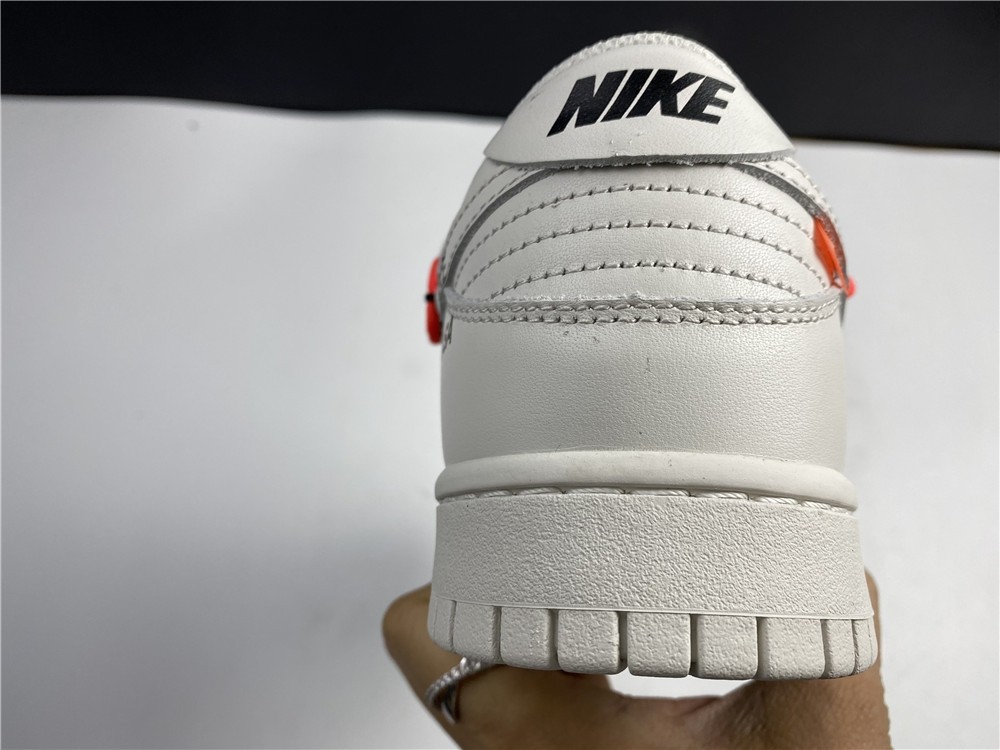 Off-White x Nike Dunk Low  CT0856-900