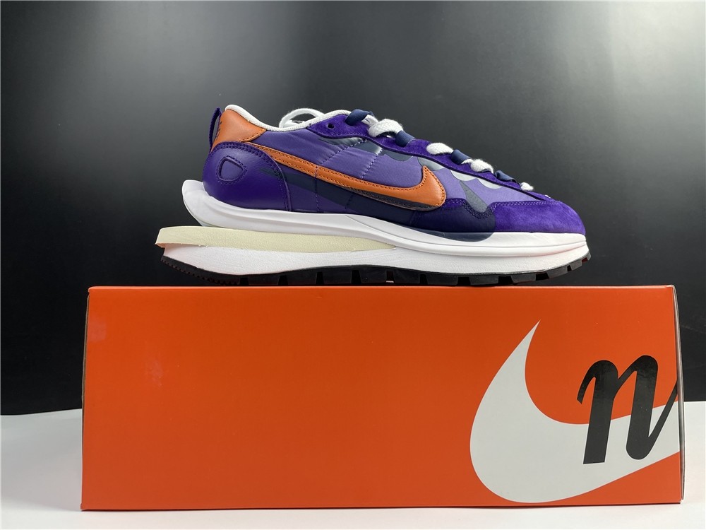 sacai x Nike VaporWaffle 3.0 P  DD1875-500