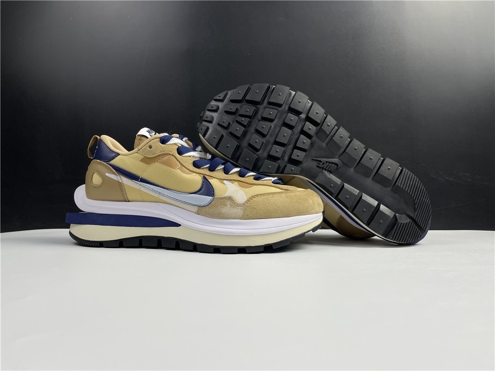 sacai x Nike VaporWaffle 3.0 Z DD1875-200