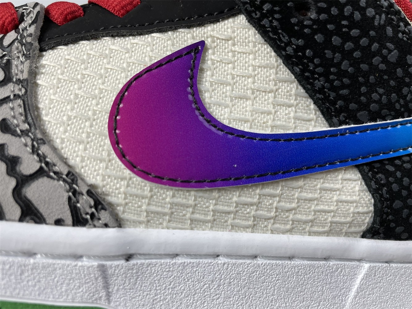 Nike SB Dunk Low”Snkrs" Dunk CZ2239-600