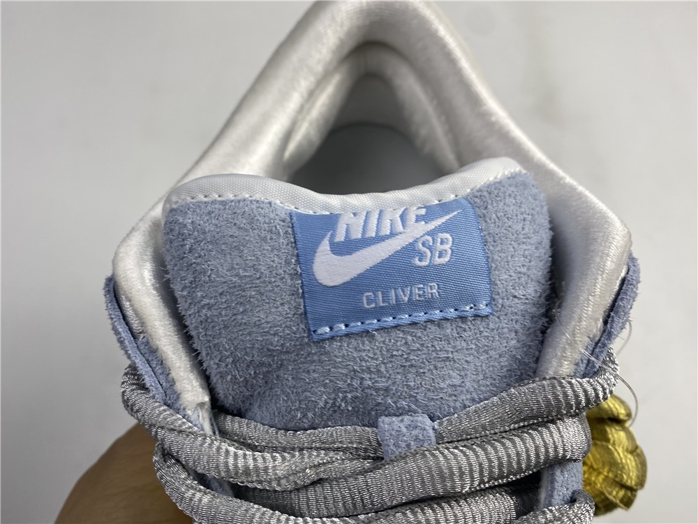 （Sean Cliver）x Nike SB Dunk Low DC9936-100