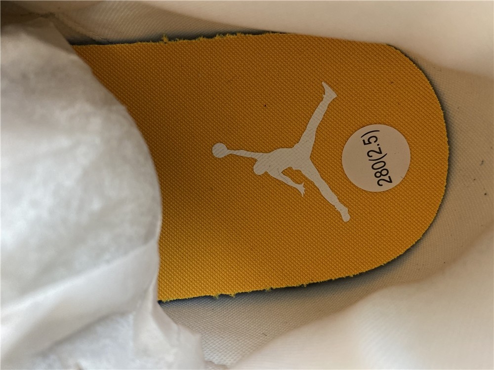 Air Jordan 3 WMNS “Laser Orange”  CK9246-108