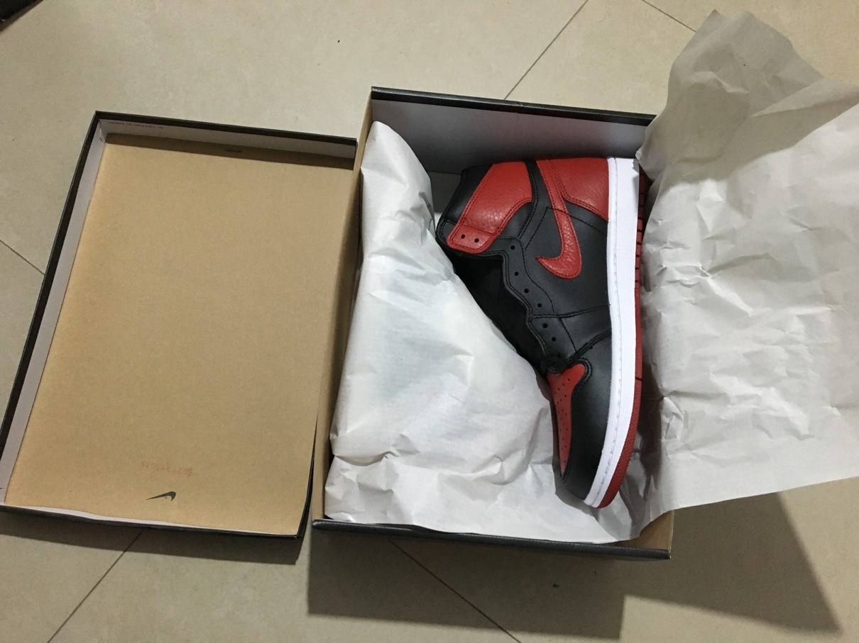 AJ1 Air Jordan 1 Retro High OG Banned  555088-001