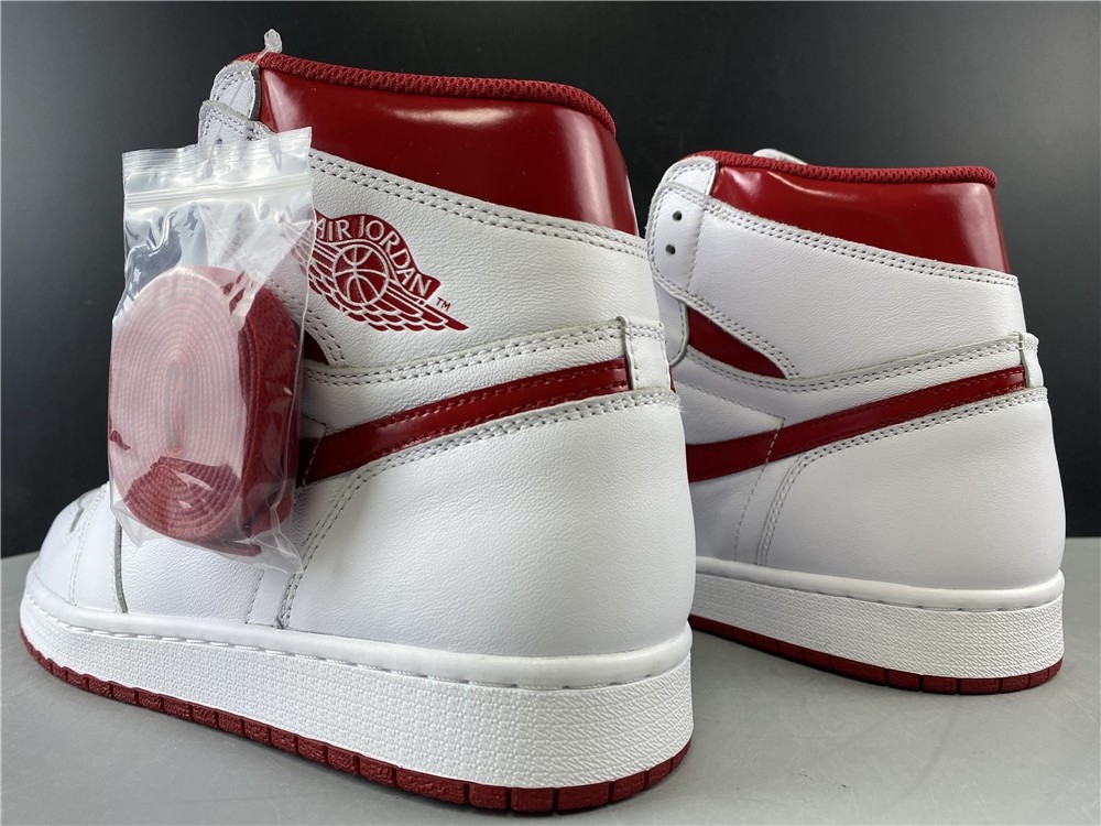AIR JORDAN 1 RETRO HIGH OG “METALLIC RED”  555088-103